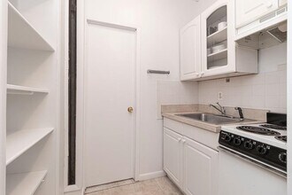 335 E 94th St in New York, NY - Building Photo - Building Photo