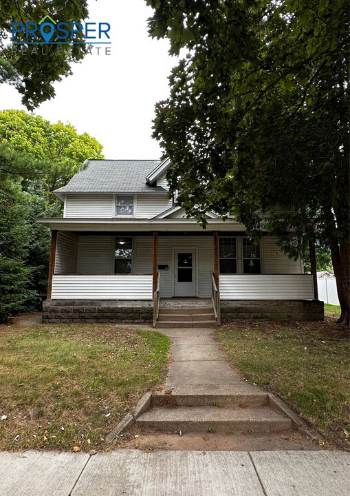 128 Hudson St in Eau Claire, WI - Building Photo