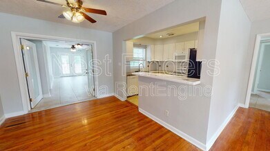8229 Hogan Rd in Jacksonville, FL - Building Photo - Building Photo