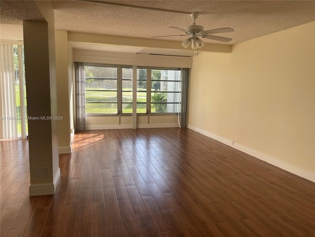9401 Evergreen Pl in Davie, FL - Building Photo - Building Photo