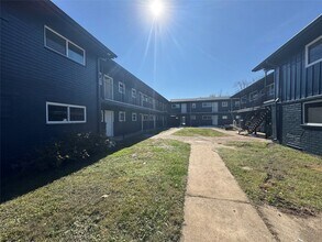 4706 Yellowstone Blvd, Unit 25 in Houston, TX - Foto de edificio - Building Photo