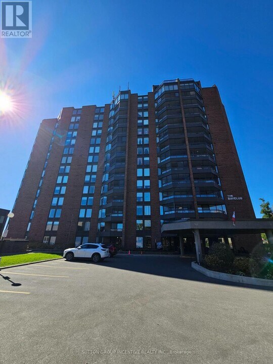 181 Collier St in Barrie, ON - Building Photo