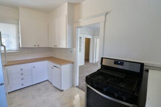 2111 Nob Hill Ave N in Seattle, WA - Building Photo - Building Photo