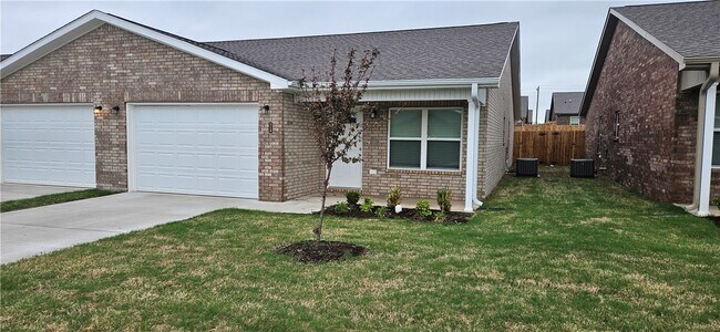 524 NW 68th Ave in Bentonville, AR - Building Photo - Building Photo