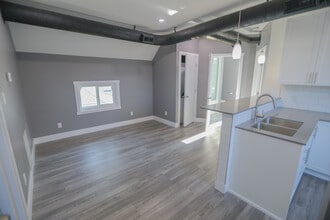 94 Wharncliffe Rd S in London, ON - Building Photo - Building Photo