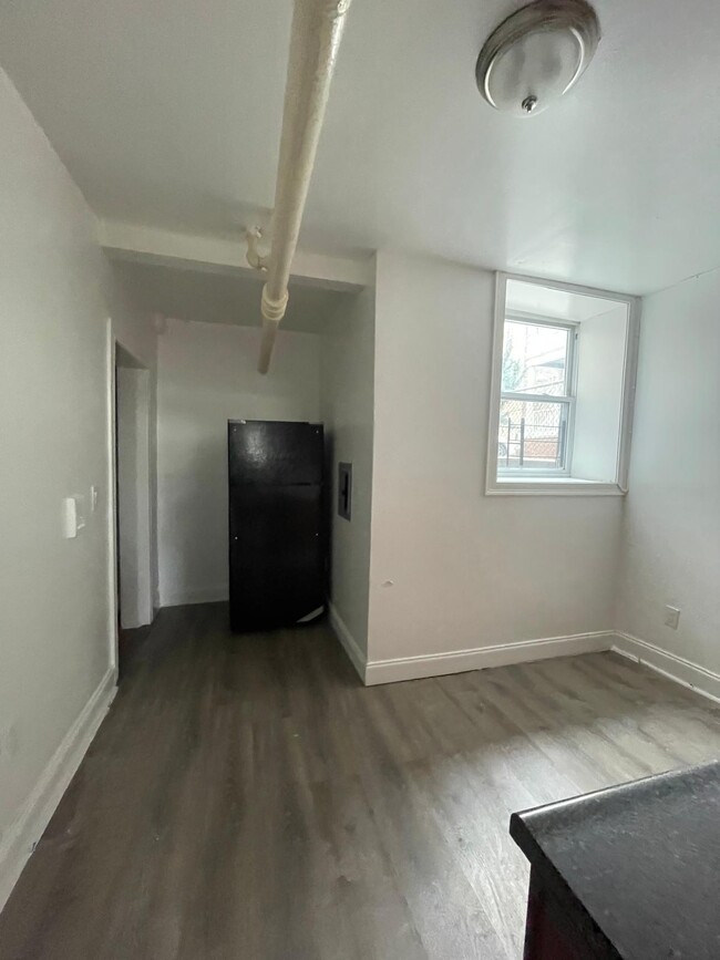 92 W 34th St, Unit Basement Apartment in Bayonne, NJ - Foto de edificio - Building Photo