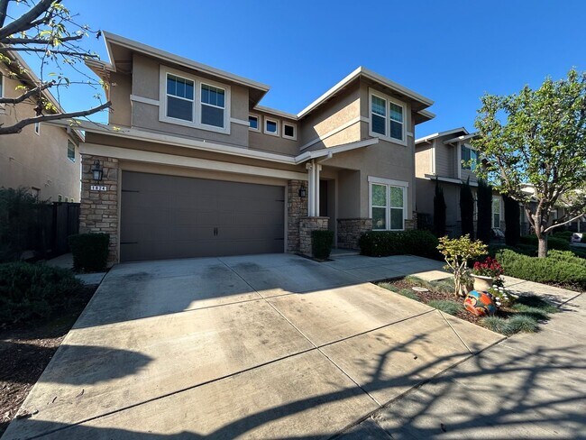 1824 Giardino Way in Modesto, CA - Building Photo - Building Photo