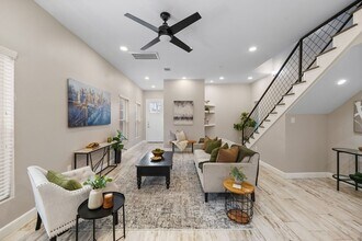 317 E 35th St in Houston, TX - Building Photo - Building Photo