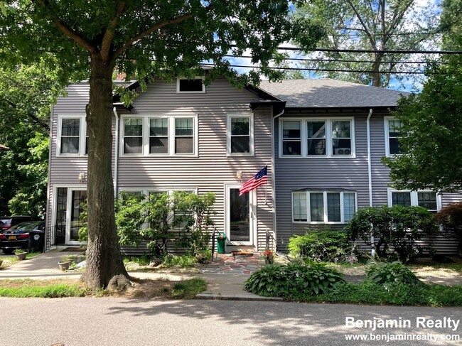 34 Beaconsfield Rd, Unit #1