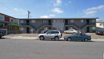 4280-4284 Schoolridge Ln in La Mesa, CA - Building Photo