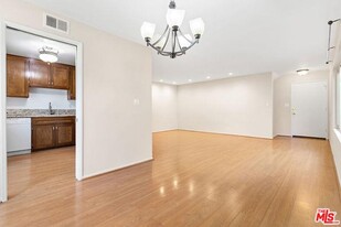 430 S Maple Dr in Beverly Hills, CA - Building Photo - Building Photo