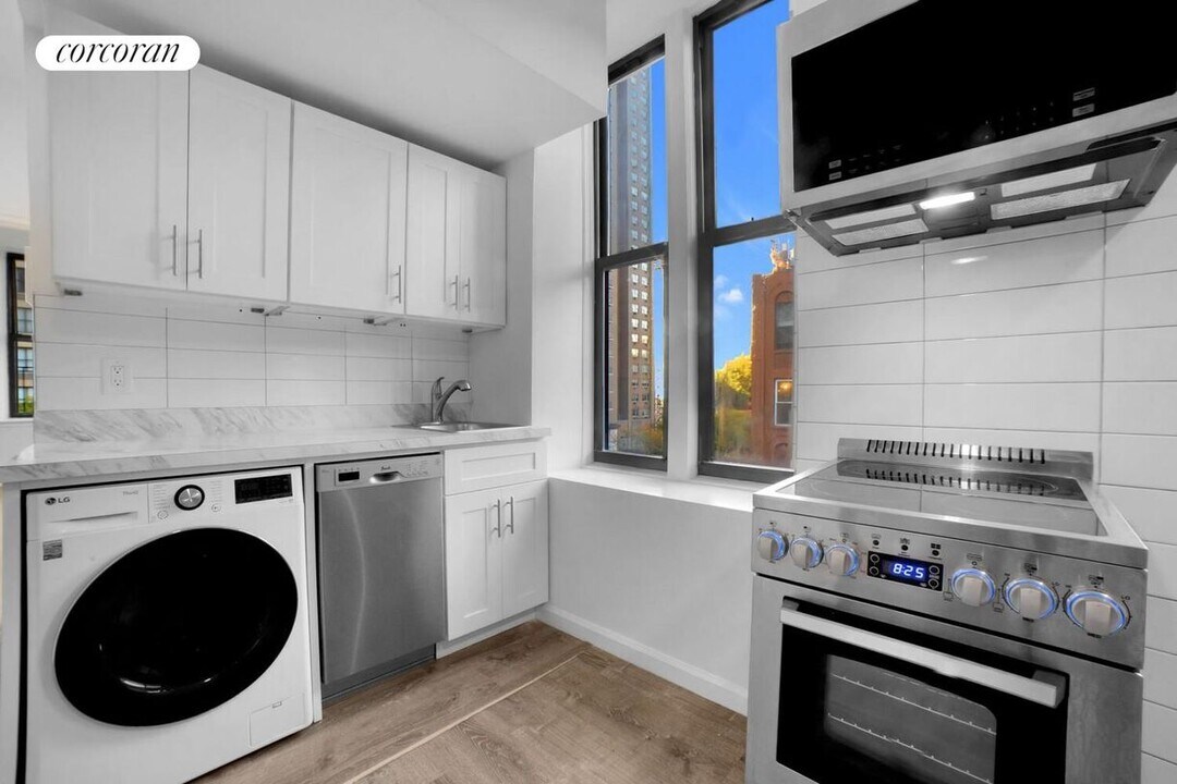 500 E 73rd St in New York, NY - Building Photo