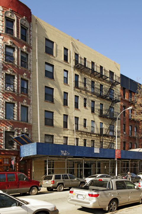 172-176 E 7th St in New York, NY - Building Photo