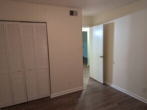 3220 Fordhaven Rd, Unit Apt 2 in Louisville, KY - Foto de edificio - Building Photo