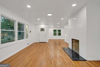 1382 Childress Dr SW in Atlanta, GA - Building Photo - Building Photo