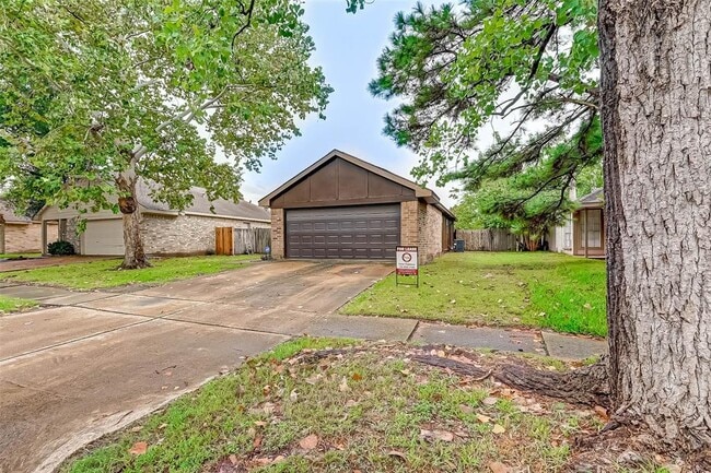 17435 Glenmorris Dr in Houston, TX - Building Photo - Building Photo