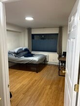 360 Linden St, Unit 1 in Brooklyn, NY - Foto de edificio - Building Photo