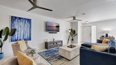 571 94th Ave N in Naples, FL - Building Photo - Building Photo