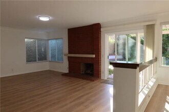 19 Alameda in Irvine, CA - Building Photo - Building Photo