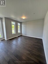 260-260 Eagle St in Newmarket, ON - Building Photo - Building Photo