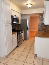 11 Van Pelt Ct in East Brunswick, NJ - Building Photo - Building Photo