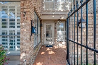 1908 Augusta Dr in Houston, TX - Building Photo - Building Photo