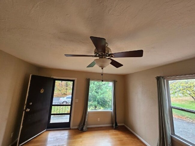 550 Clear Lake Ave in Lakeport, CA - Building Photo - Building Photo