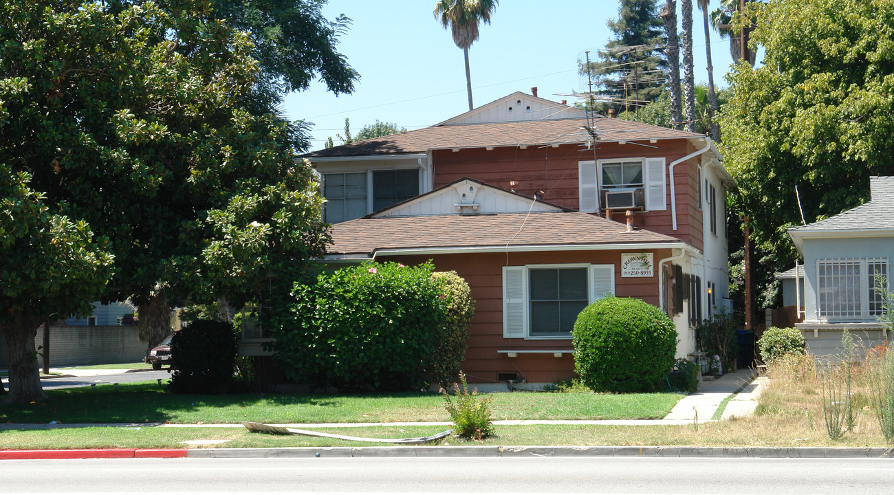 12103-12109 Woodbridge St in Studio City, CA - Building Photo