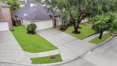 16510 Bluff Springs Dr in Houston, TX - Building Photo - Building Photo