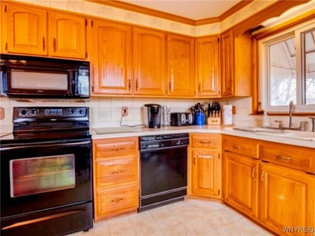 property at 2633 Youngstown Wilson Rd