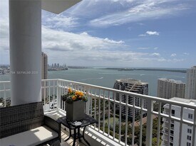 801 Brickell Key Blvd in Miami, FL - Building Photo