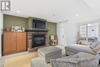 2112 Amesbury Crescent in Burlington, ON - Building Photo - Building Photo