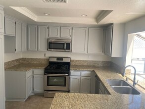390 Jeremiah Dr in Simi Valley, CA - Building Photo - Building Photo