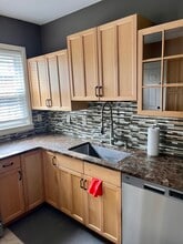 72 Bakersfield St, Unit Master Bedroom in Boston, MA - Building Photo - Building Photo