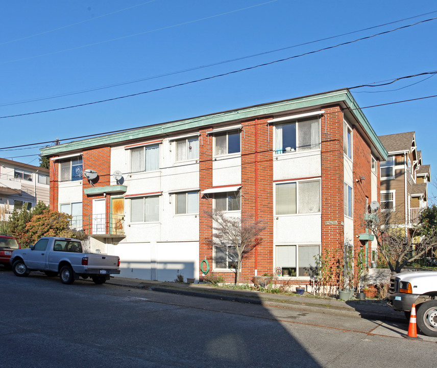 4503 Woodland Park Ave N in Seattle, WA - Building Photo