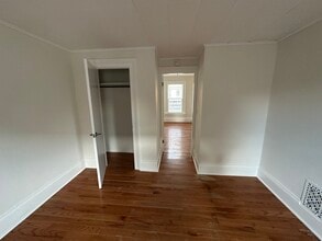 164 Hanover St, Unit 2nd floor in Bridgeport, CT - Building Photo - Building Photo