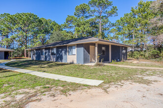 1925 Esplanade St in Navarre, FL - Building Photo - Building Photo