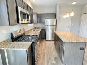 809 E Main St in East Dundee, IL - Building Photo - Building Photo