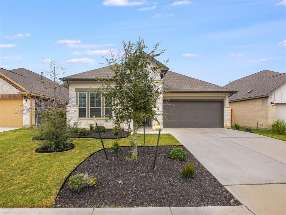 909 Del Raphael Dr in Leander, TX - Building Photo