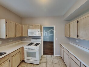 809 Magnolia Dr in North Aurora, IL - Building Photo - Building Photo