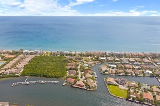 4102 S Ocean Blvd in Highland Beach, FL - Building Photo - Building Photo