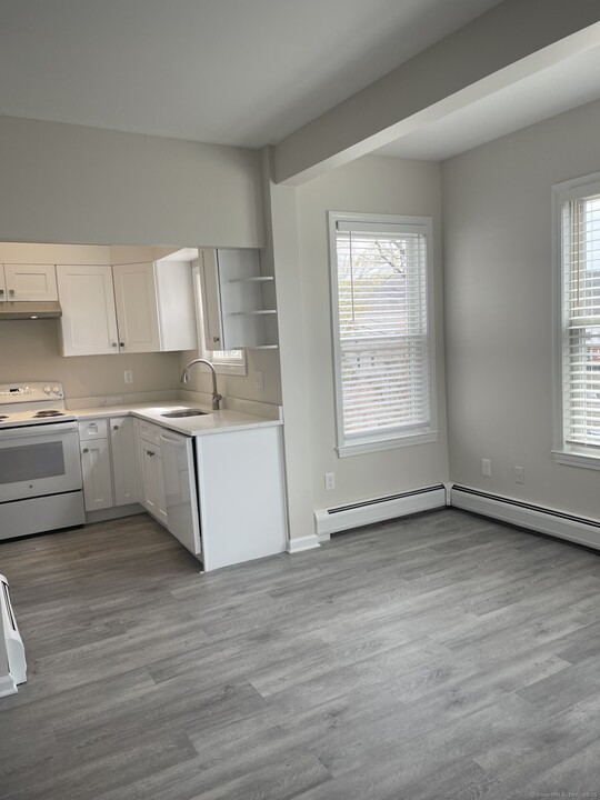 3 Terrace Pl in New Milford, CT - Building Photo