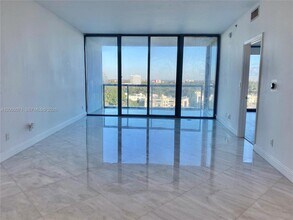601 NE 36th St, Unit 1103 in Miami, FL - Building Photo - Building Photo