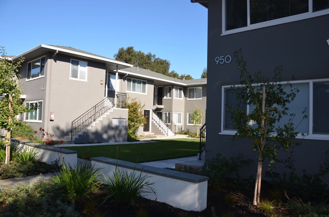 Menlo Pointe Apartments in Menlo Park, CA - Building Photo