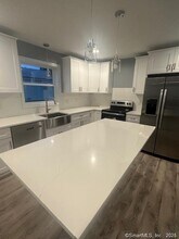 92 Vine St in New Britain, CT - Building Photo - Building Photo