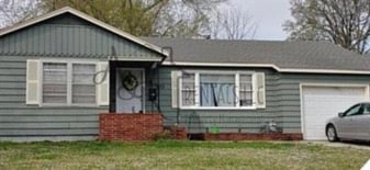 905 E 11th St in Pittsburg, KS - Building Photo