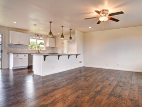 1403 Mailani St in Hilo, HI - Foto de edificio - Building Photo