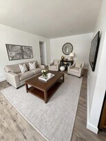 744 E Michigan Ave, Unit 04 in Battle Creek, MI - Building Photo