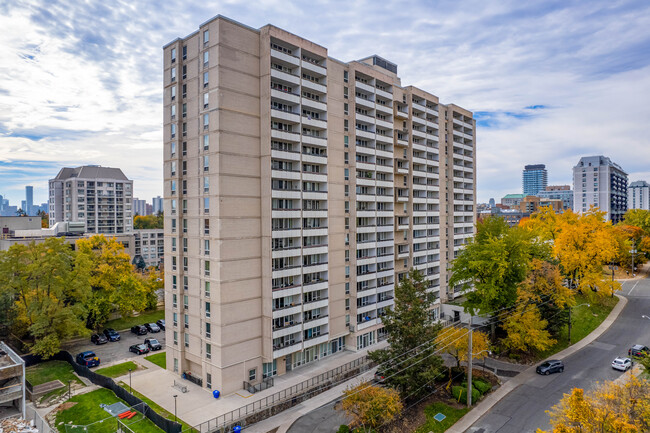 221 Balliol Street in Toronto, ON - Building Photo - Building Photo