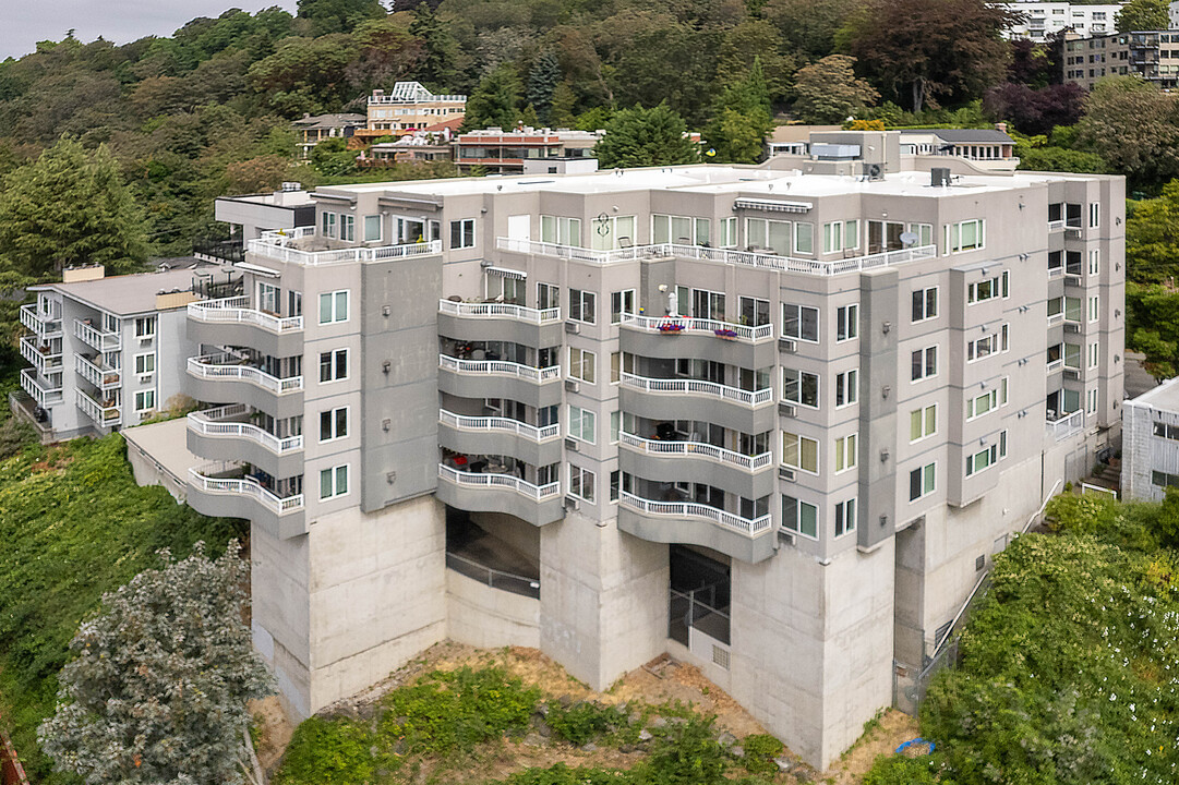 GRANDE THE CONDOMINIUM in Seattle, WA - Building Photo